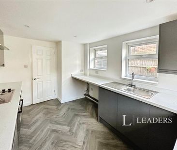 2 bedroom terraced house to rent - Photo 2