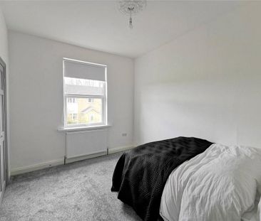 2 bedroom end of terrace house to rent - Photo 2