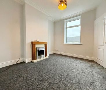 3 bedroom House To Let Total Size: 829 SQ FT - Photo 2