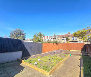 3 bedroom end of terrace house to rent - Photo 3