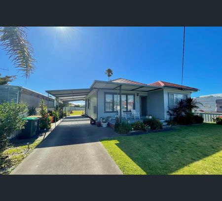 26 Pelican Street, Swansea, NSW 2281 - Photo 2