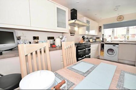 Bright & Modern 3 Bedroom Mid Terraced House for Rent in Nutbourne Nr Emsworth - Photo 4