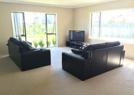 Peninsula Park, Mangere 4 bedroom DBL garage - Photo 4