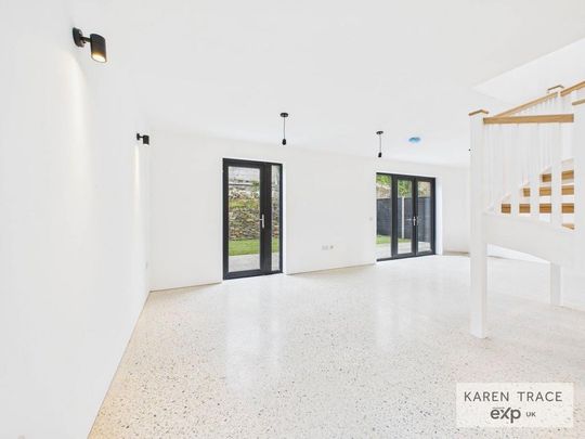 4 bedroom detached house to rent - Photo 1