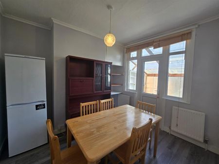 Collingwood Road, Mitcham CR4, London - Photo 5