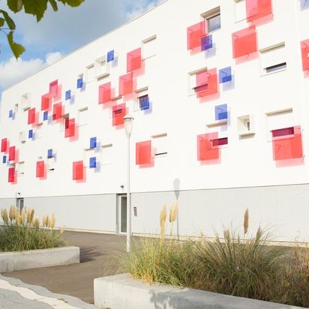 sedan proche commerce, piscine, lycée - Photo 4