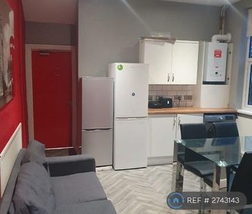 1 bedroom in a house share to rent - Photo 2
