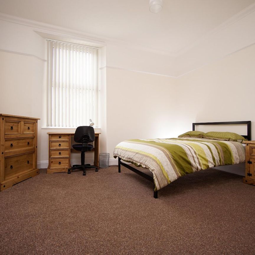 Greenbank Avenue, Plymouth - Photo 1