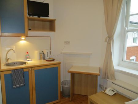 Flat 418 Fulham Palace Road, Fulham W6 9HH - Photo 3