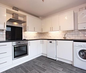 2 bedroom semi-detached house to rent - Photo 6