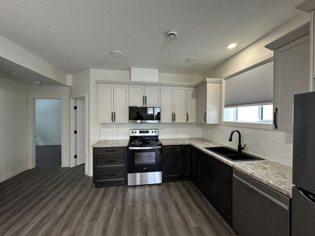 NEWLY BUILT 2 Bed 1 Bath Bsmt Suite in Sylvan Lake - Photo 5