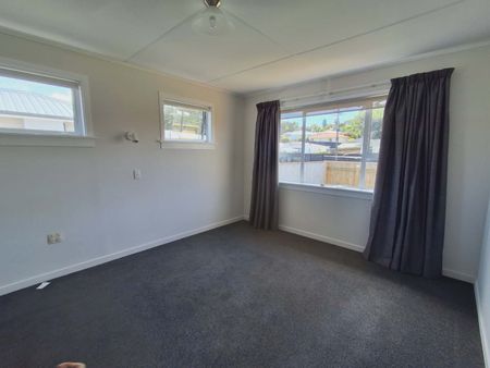 210 Ngamotu Road, Spotswood - Photo 2