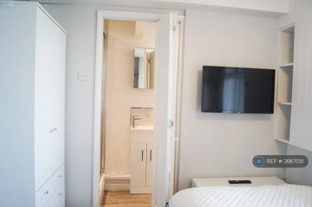 1 bedroom in a flat share to rent - Photo 2