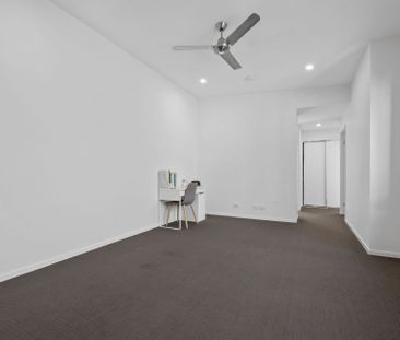 Modern Two-Storey Family Home in Prime Location - Rent Will Be $740... - Photo 2