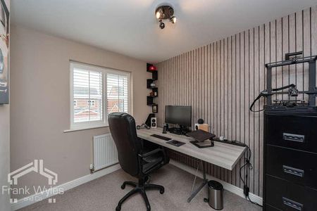 Faulkner Crescent, Lytham St. Annes, Lancashire, FY8 - Photo 2