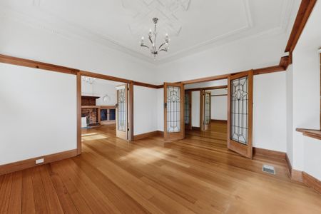 Period beauty in the heart of Oakleigh - Photo 5