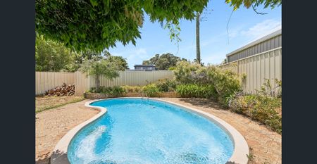 A FAMILY-SIZED HOME WITH POOL - Photo 5