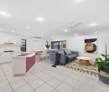 MODERN FAMILY HOME IN PRIME LOCATION! - Photo 2