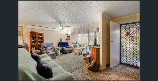 Charming Family Home - Photo 1