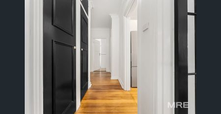 Furnished art deco brilliance in prime location - Photo 5