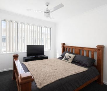 Spacious and Modern Townhouse! - Photo 3