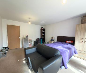 1 bedroom in a house share to rent - Photo 3