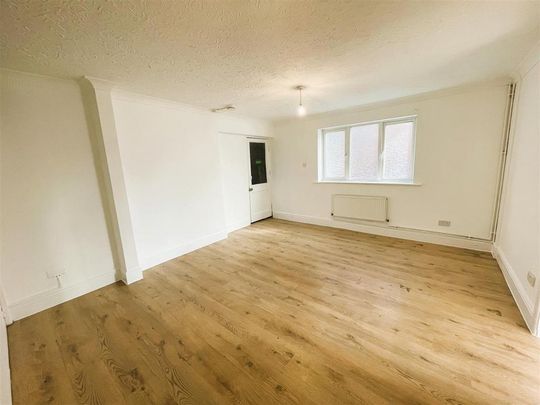 4 bedroom semi-detached house to rent - Photo 1