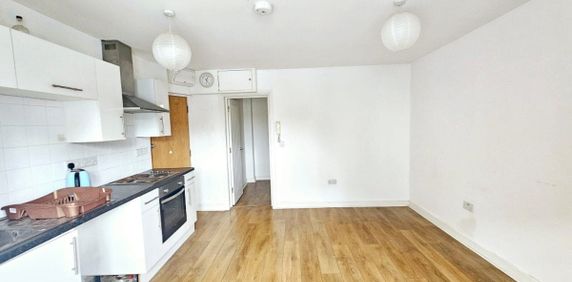 Bellevue Road, SOUTHAMPTON - Photo 2