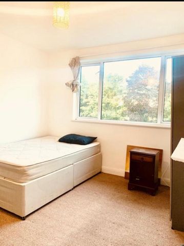 1 bedroom in a house share to rent - Photo 4