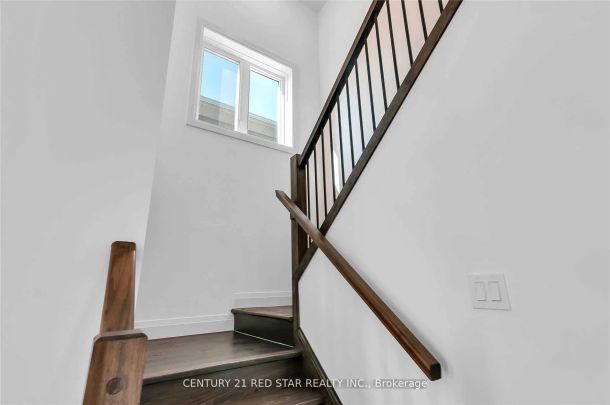 Property For Lease | X9038330 - Photo 1