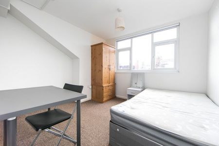 Welton Grove, Hyde Park, Leeds - Photo 3