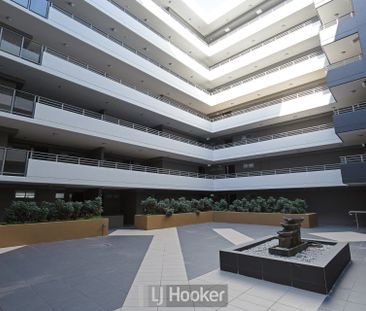 EXECUTIVE HARBOURSIDE LIVING WITH ENORMOUS ENTERTAINING DECK - Photo 6