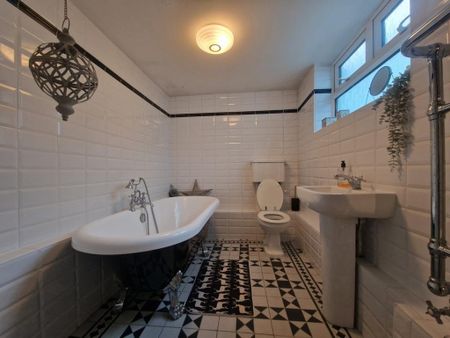 3 bedroom flat to rent - Photo 3