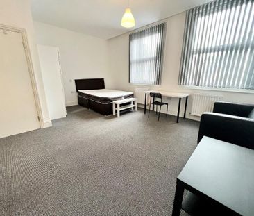 1 bedroom in a house share to rent - Photo 3