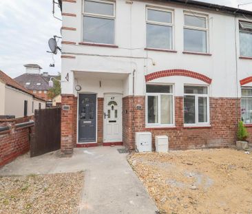 3 bedroom flat to rent - Photo 3