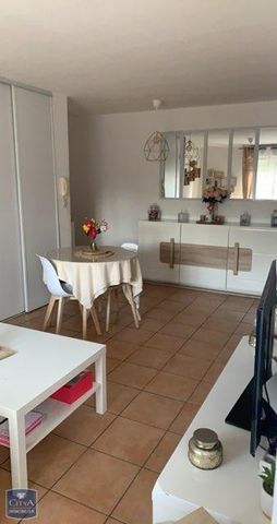 Location Appartement 2 pièces 50m² NIMES 30000 - Photo 3
