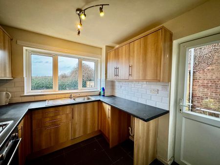 3 bedroom detached house to rent - Photo 2