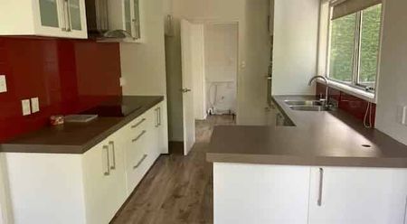 Family Friendly 3 bedroom - Photo 4