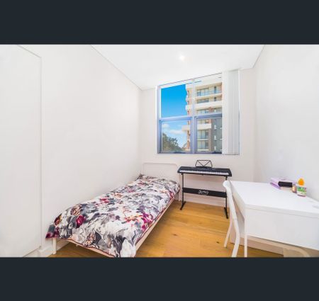 Two Bedroom One Bathroom with Balcony! - Photo 5