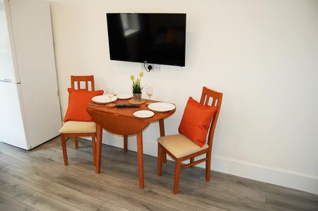 4 bedroom terraced house to rent - Photo 3