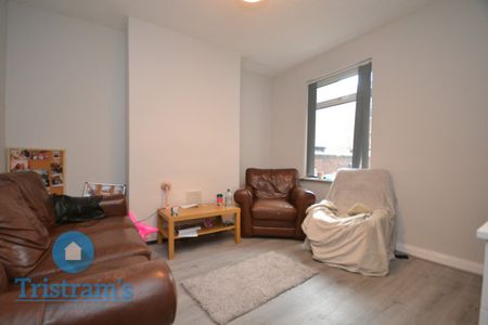 5 bed Mid Terraced House for Rent - Photo 3