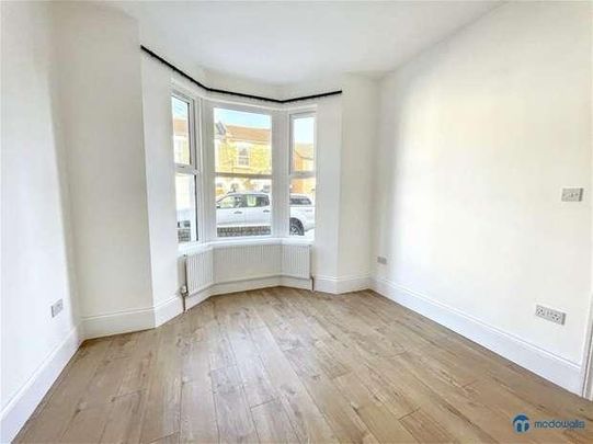 Field Road, London, E7 - Photo 1