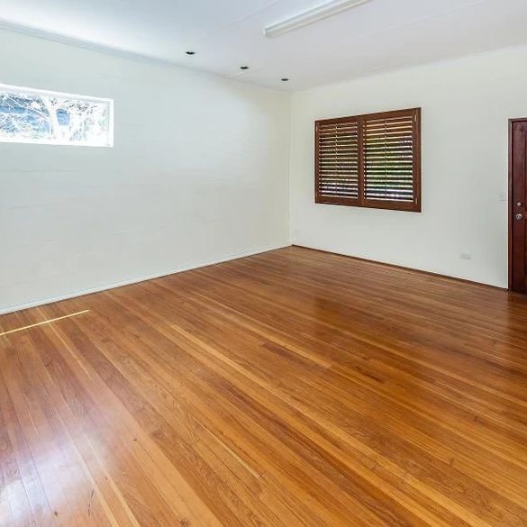 HOME IN QUIET LEAFY CUL DE SAC - Photo 1