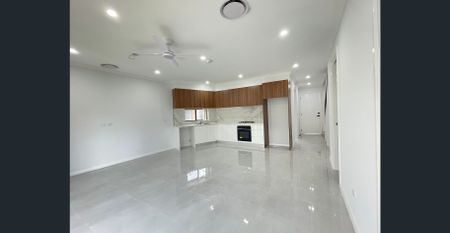 Brand new 3 bedroom townhouse - LIVERPOOL - Photo 2