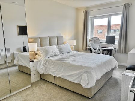 2 Bed Flat, Buttercup House, SW17 - Photo 2