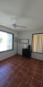 Quiet and Secure 2 Bedroom Unit-Biggera Waters - Photo 3