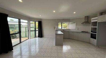 Hidden Away - Photo 2