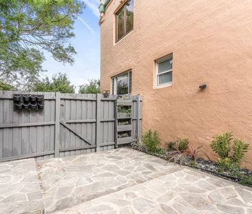 Private townhouse in a prime location - Photo 5