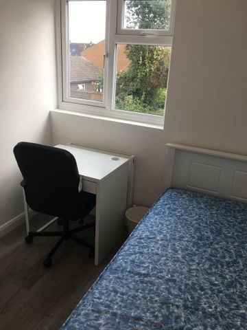 5 bedroom semi-detached house to rent - Photo 4