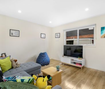 2/42 Eisenhower Street, Reservoir VIC 3073 - Townhouse For Rent | D... - Photo 1